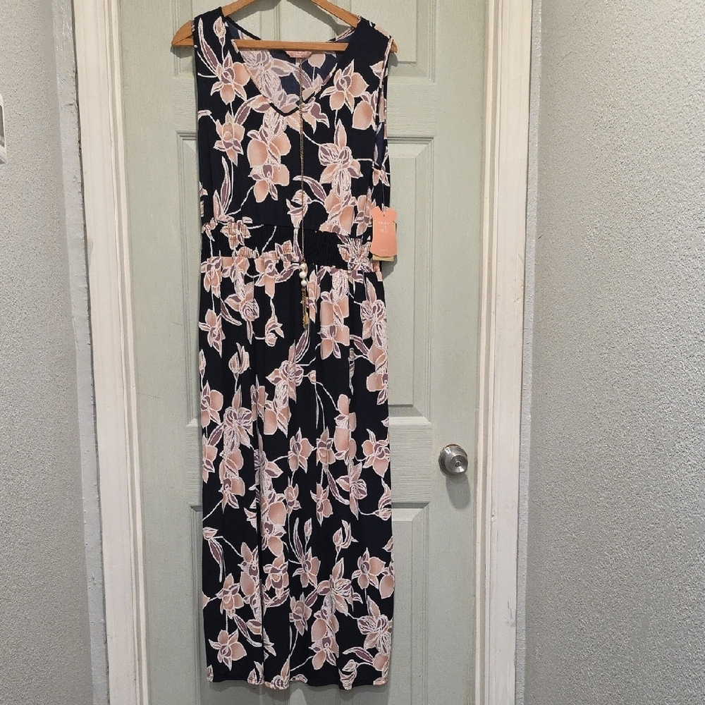 SJS NWT Maxi Sleeveless Floral Sundress With Pearl Necklace